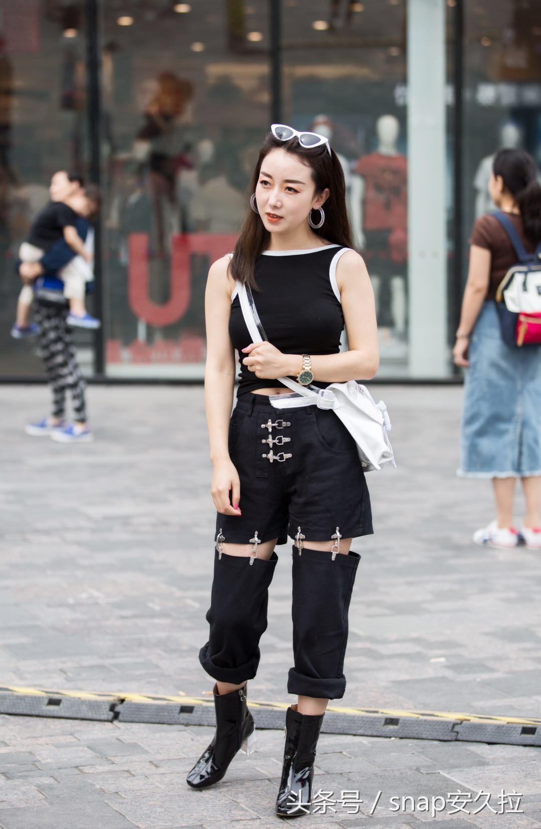 伏天穿大黄靴,三伏天穿靴子都不感觉捂脚