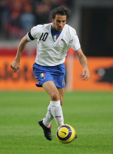 足坛历史最伟大十人,足坛历史最伟大的十大球星