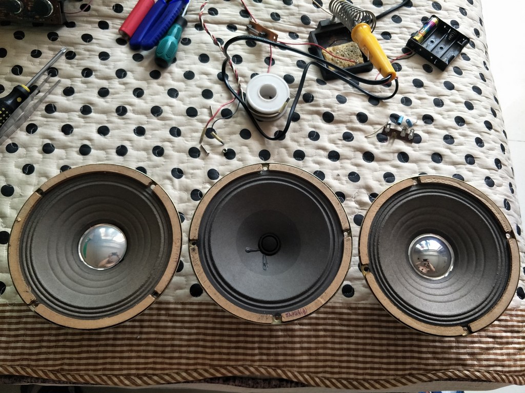 大喇叭收音机手工制作,用一个小喇叭制作简易收音机