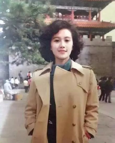 20年前的父母和现在父母的对比,20年前的爸妈照片