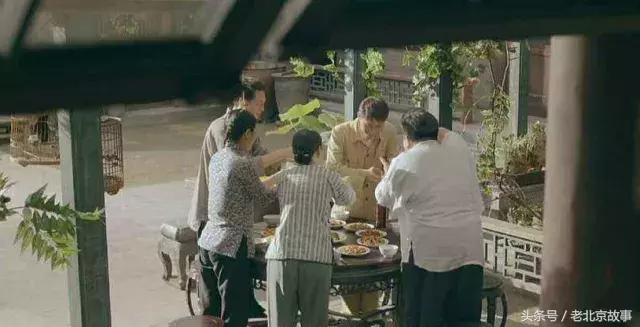 老北京人最讲究饭桌上的规矩,老北京饭桌上的规矩