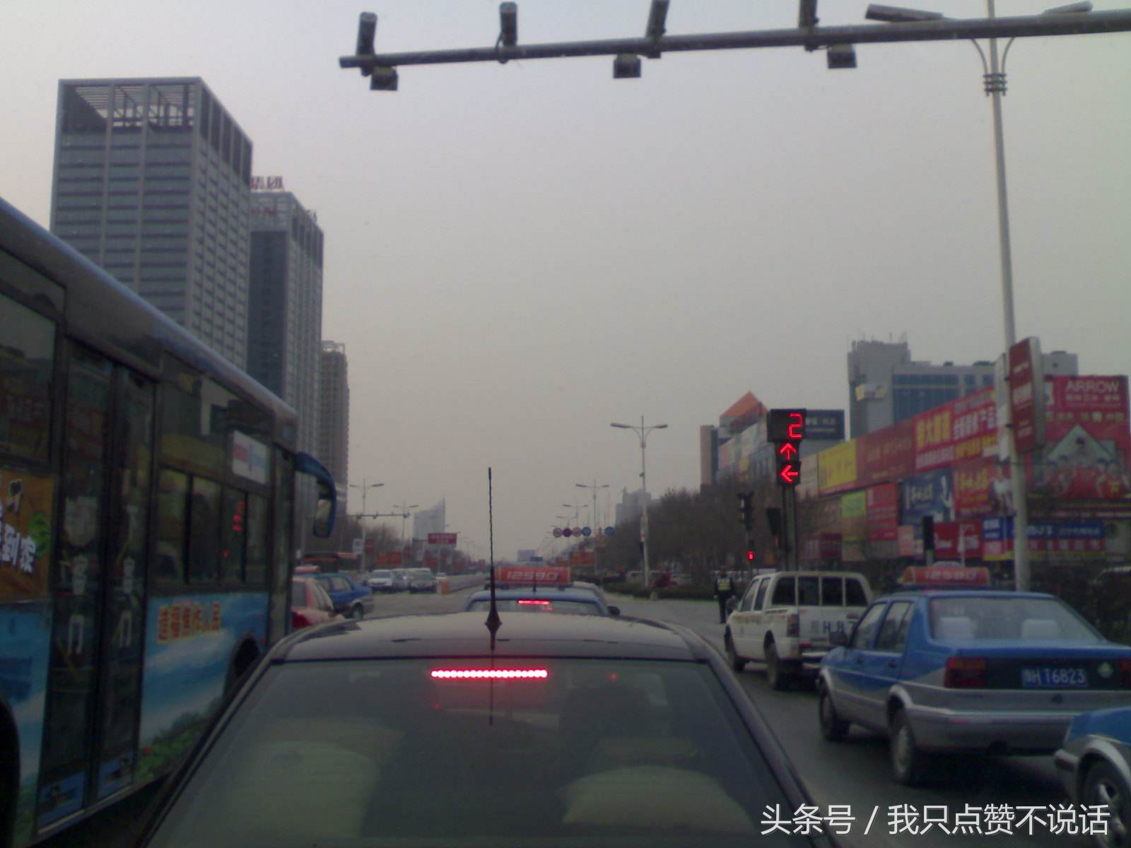 开车遇到红灯要怎么办,开车遇到红灯怎么换挡