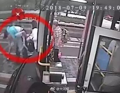 全身瘫软……鹤壁娃吞防撞角差点没命；农民工可网上免费读郑大本科