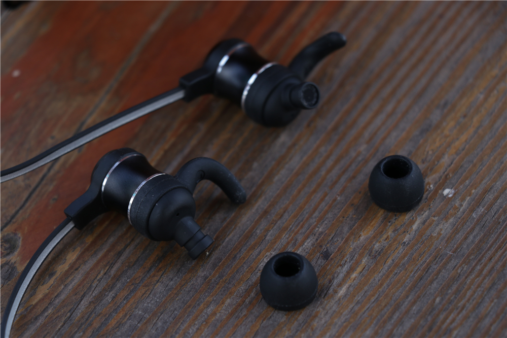 待机135小时，售价149元，爱国者蓝牙耳机S55体验！