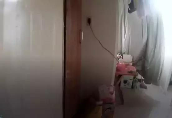 卧室门锁了打不开报警,卧室门锁打不开视频