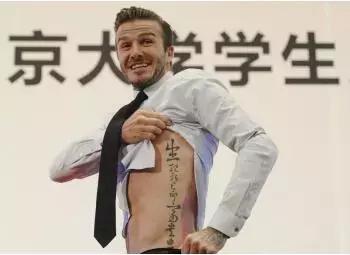 外国人来中国买辣条却发现很便宜,外国人来中国购买辣条