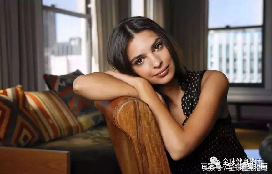 12岁就C*杯罩**，因为胸太大被维密嘲讽，健身网红圈的教科书！