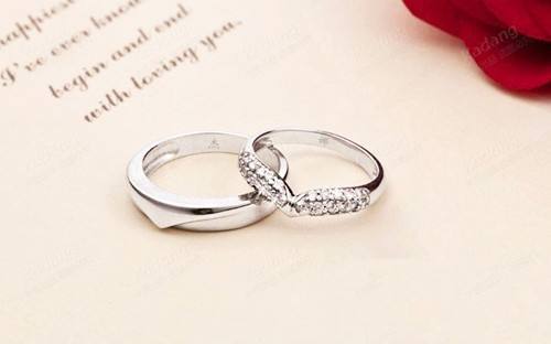 戴什么戒指招桃花,男女生戴戒指的正确戴法