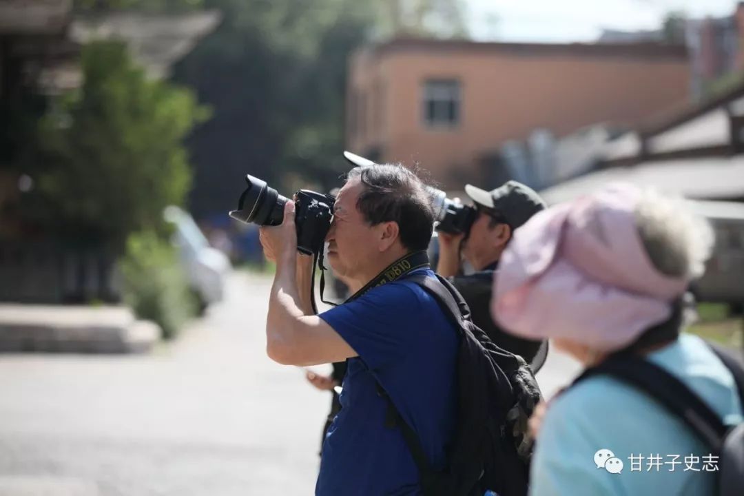 什么情况？八位摄影大咖竟然齐聚甘井子街头……