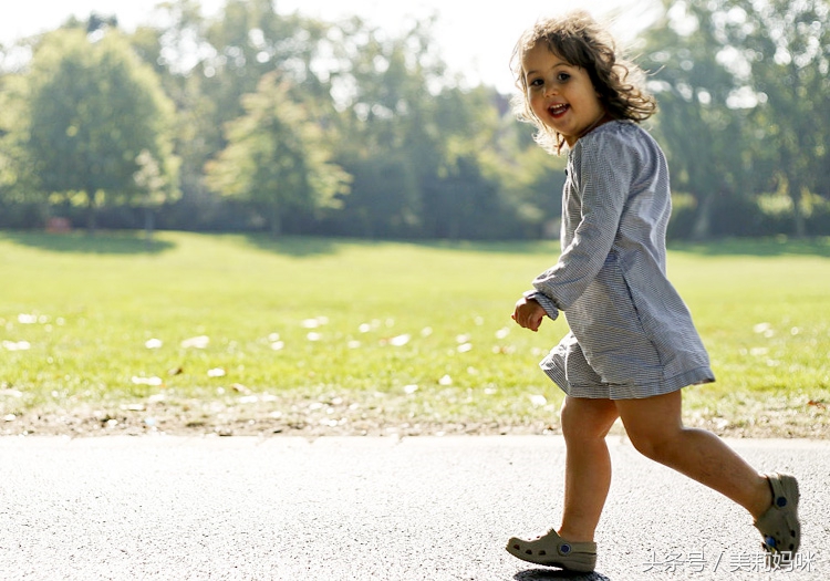 6-12岁孩子驼背如何矫正,6-12岁儿童驼背如何矫正