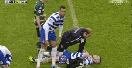 盘点足球十大搞笑瞬间,天下足球疯狂的足球搞笑视频