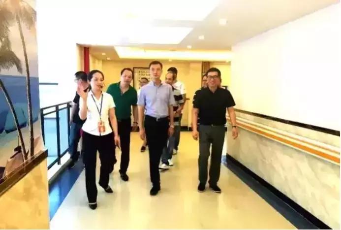 校服乔治白,校服供应商乔治白