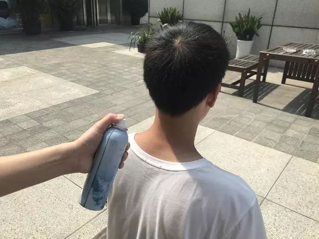 降温喷雾神器视频,网红迅速降温喷雾