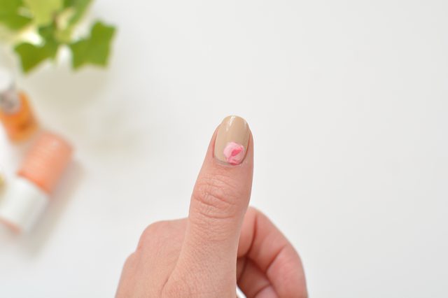 复古玫瑰花美甲图片,复古水彩玫瑰美甲新中式