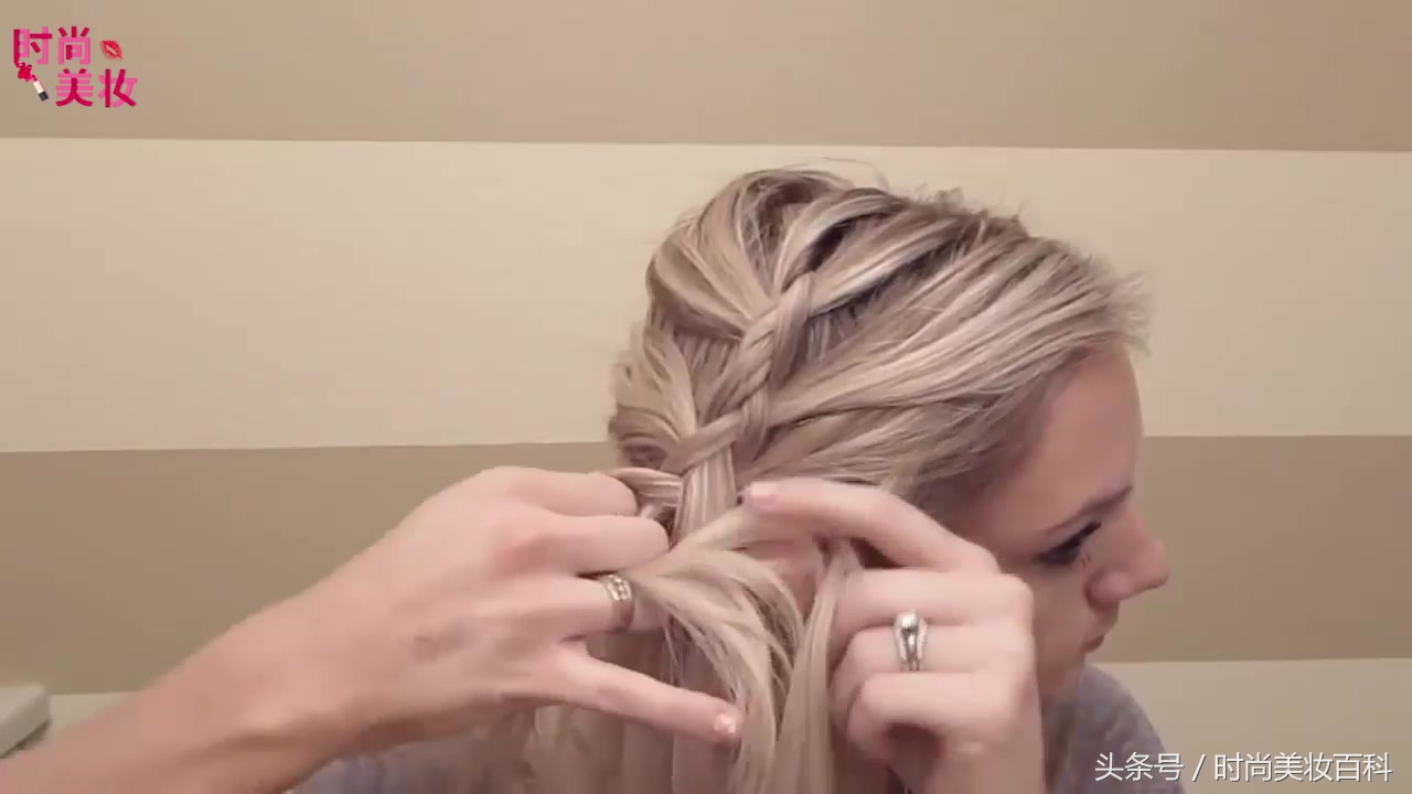 鱼骨辫编发教程,怎么编织人鱼马尾辫