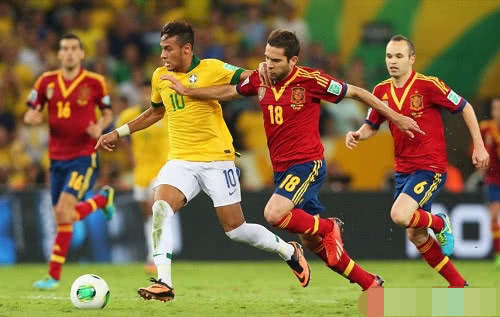 女足进球脱衣庆祝为何不给黄牌,中国女足vs白斩鸡