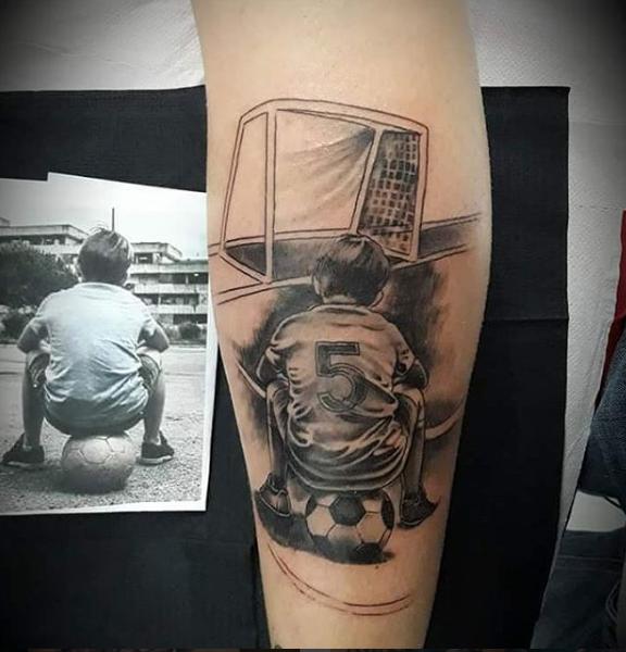 关于足球纹身图案小腿,足球有关纹身