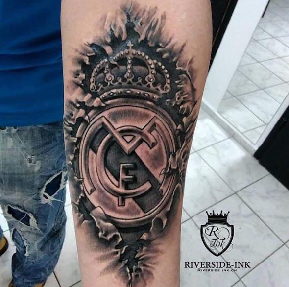 关于足球纹身图案小腿,足球有关纹身