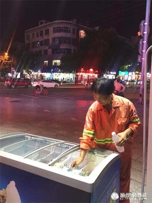 感动义乌,义乌街头暖心一幕