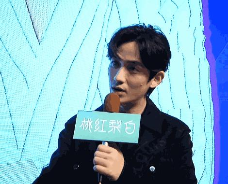 朱一龙自己采访自己尬聊,朱一龙自己尬聊