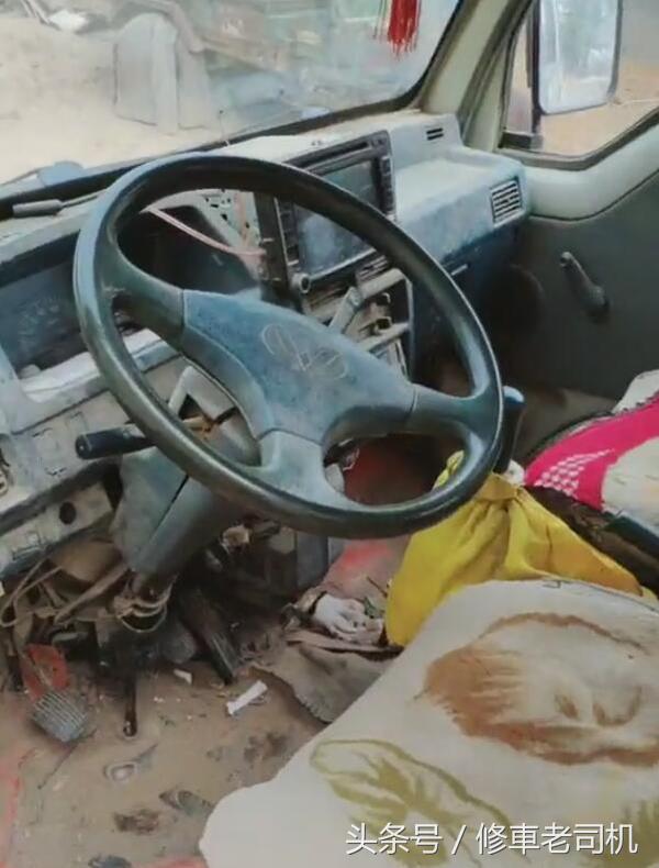 开10年的五菱之光值多少钱,农村小伙太厉害了