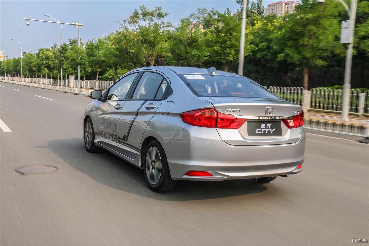 关于第五代全新本田锋范city,省心省油实用代步车本田锋范