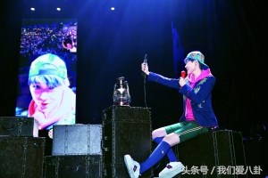 朱正廷蔡徐坤超甜对视害羞,朱正廷蔡徐坤高甜瞬间