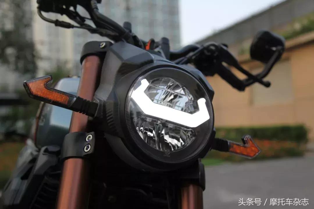 全车LED，仪表在油箱上，原厂钥匙竟然是开瓶器，力帆KPM200开箱