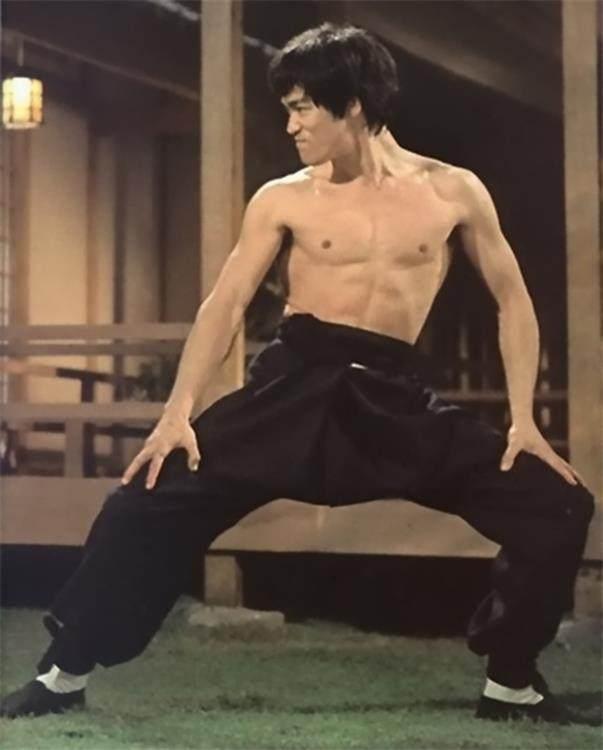 长得最像李小龙的人周星驰,盘点周星驰致敬李小龙的五部电影