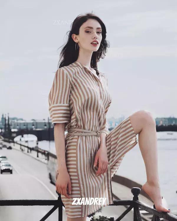 抖音30万赞，勾搭俄罗斯小姐姐拍照套路get