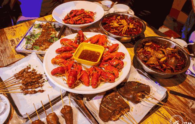 送花甲/小龙虾!还有岳阳姜辣菜助阵,这家小龙虾音乐剧演的不错