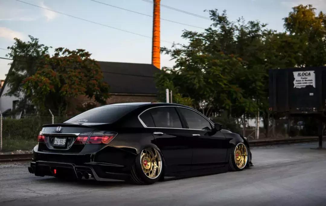 土豪金轮毂要配什么,土豪金纺车轮