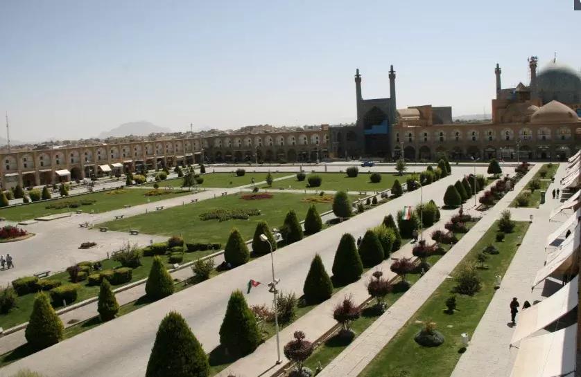 这个石油国家反感美国，和日本有仇，却全力拥护中国！