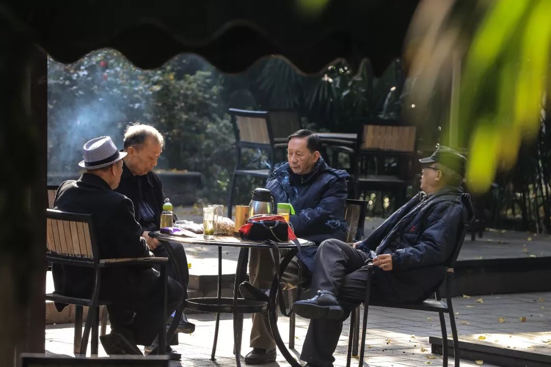 别人说你很优秀如何回答,有人说自己平庸至极你如何回应他