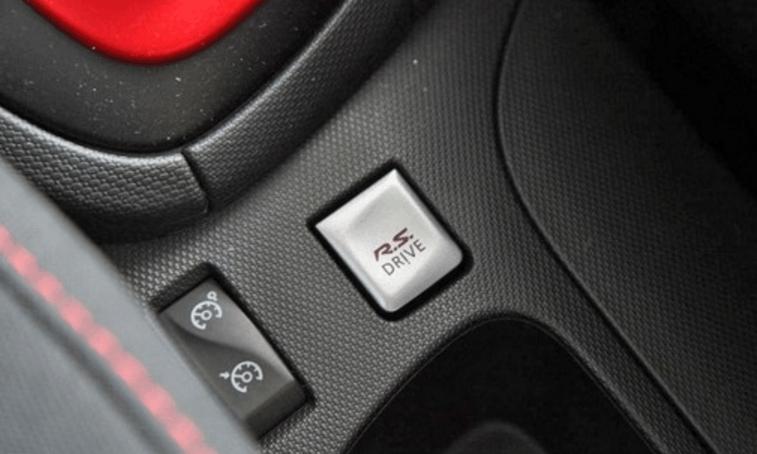 雷诺clio2024款,驾驭高性能小钢炮的车