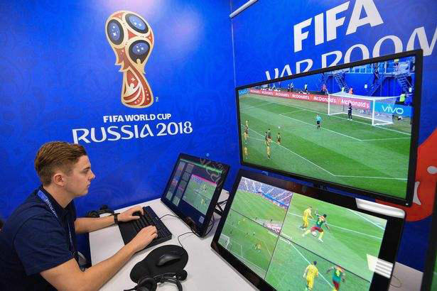 裁判都快失业了，就因为VAR，裁判的判断力正在一点点丧失