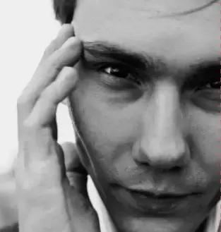 中国设计师作品亮相莫斯科时装周,首位登上巴黎时装周中国设计师