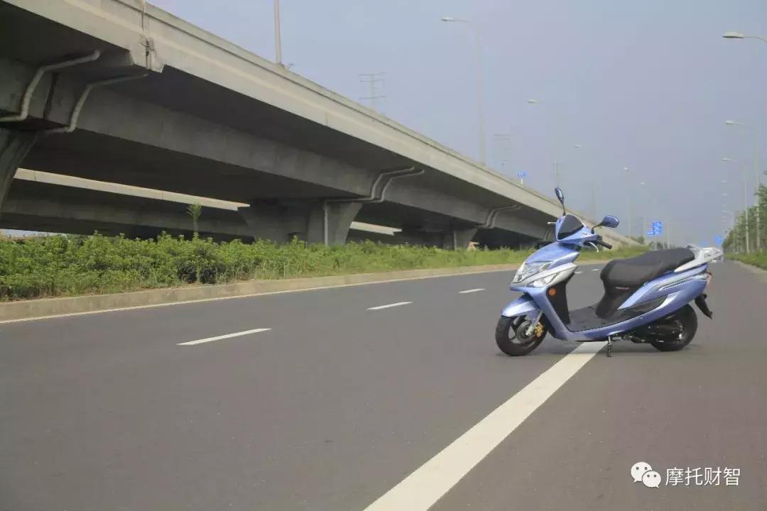 新大洲本田ex125踏板空间尺寸,新大洲本田2019款125踏板