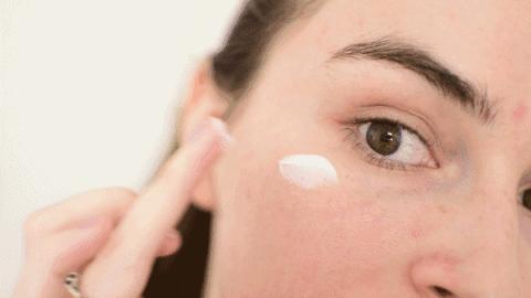 猫砂敷脸、蜜蜂毒疗，女明星怪异美容法真的有效？