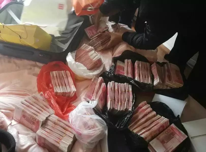 年轻小伙贩卖小视频从中获利,男子卖小视频获利400多万