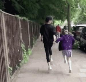 买14亿豪宅就为让小孩踢球，贝嫂家为什么没养出败家子？