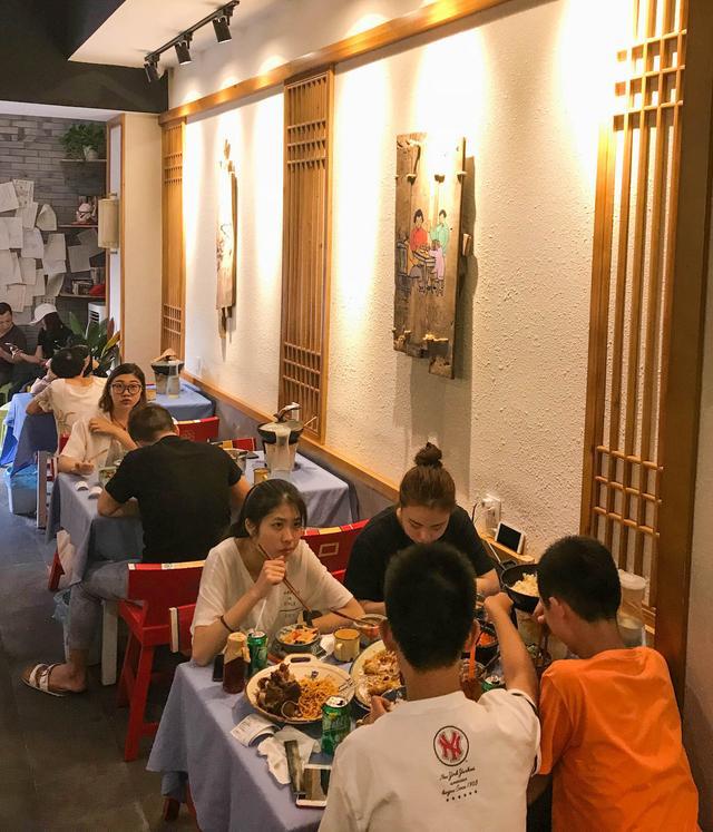 鎴愰兘80鍚庡皬浼欏紑闈㈤,鎴愰兘80鍚庡皬浼欑殑鐖嗙孩涔嬭矾