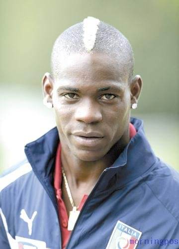 不管今天球踢得怎样发型一定要帅盘点足坛那些洗剪吹大师