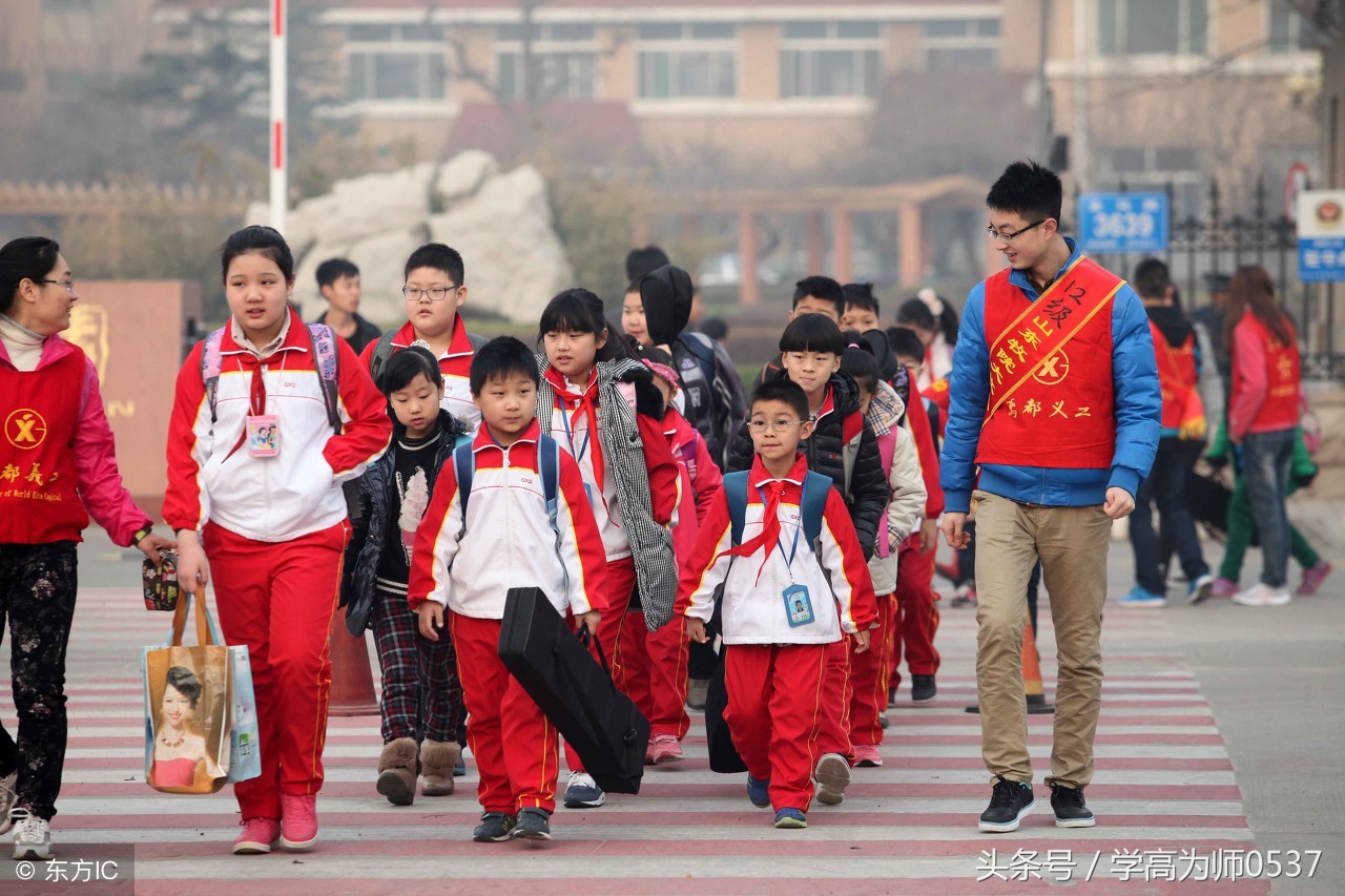 三年级数学应用题思维训练题300道,三年级下册数学应用题100道含答案