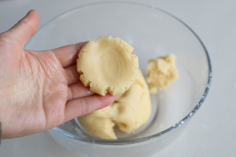 面粉怎么发酵做馒头煎饼,面粉别蒸馒头了教你做香酥饼