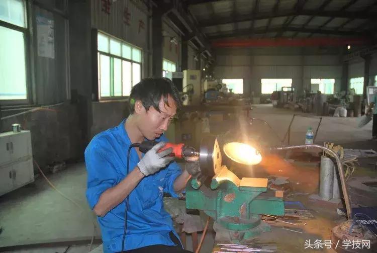 为什么做模具比较贵,模具行业为什么工资越来越低