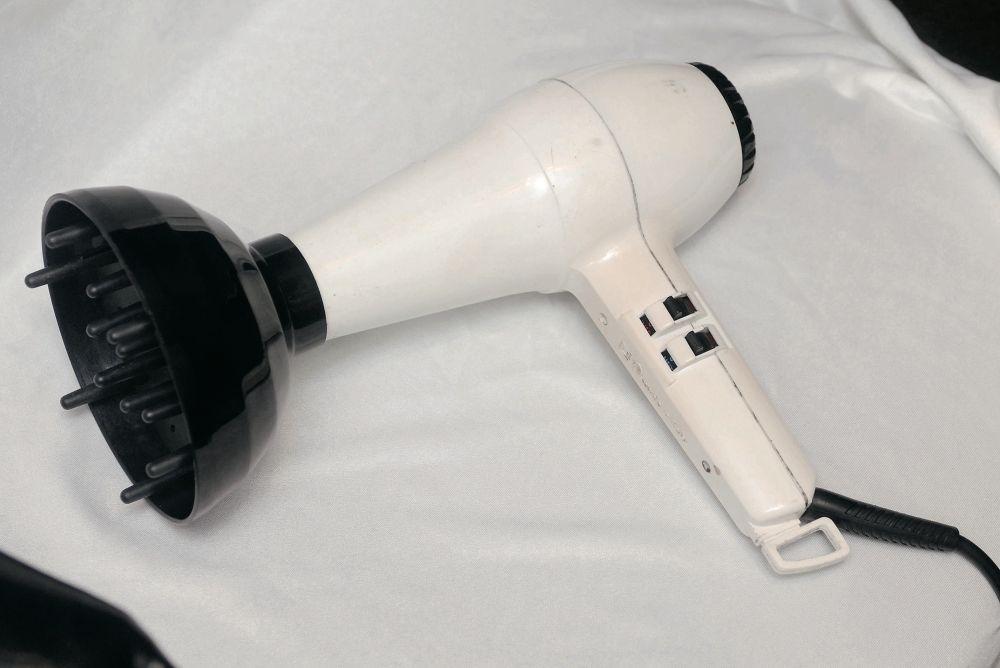 如何去除衣物霉味小妙招,潮湿衣服捂臭怎么除味