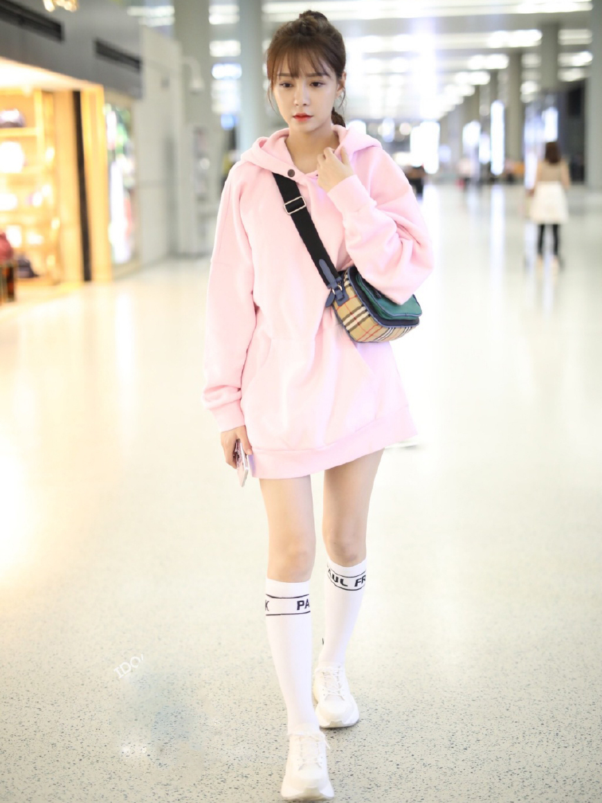 沈梦辰和男生比腿长,沈梦辰鞠婧祎身高