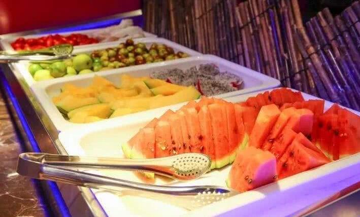 吃自助餐到底要不要吃到扶墙走呢,你吃自助餐最丢人的经历