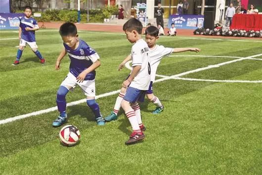 武汉市硚口区青少年足球比赛,当足球遇上跆拳道